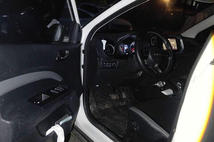 Used Kia kx1 Stonic 2021 1.4L CVT Sunroof Model