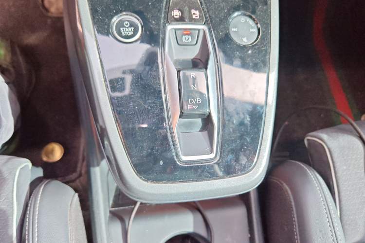 Used Audi Q5 e-tron 2022 40 e-tron Starlight Edition Mech Kit Gear Lever
