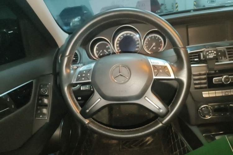 Used Mercedes-Benz C-Class 2013 C 180 CGI Classic Steering Wheel