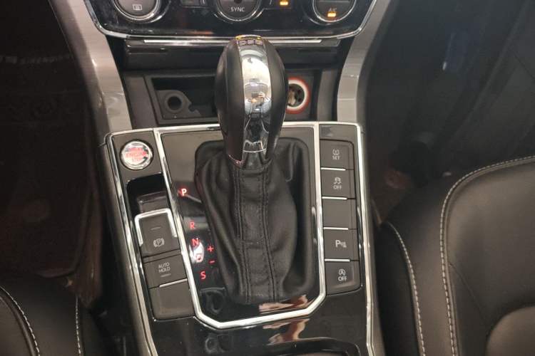 Used Volkswagen Passat 2017 330TSI DSG Luxury Edition Gear Lever