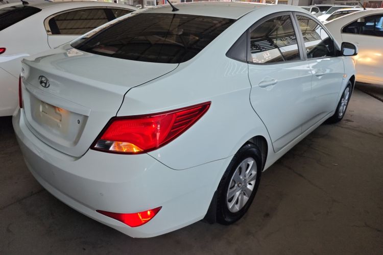 Used Hyundai Verna (older generation) 2014 1.4L Manual Smart GLS Trim Rear Right 45 Deg