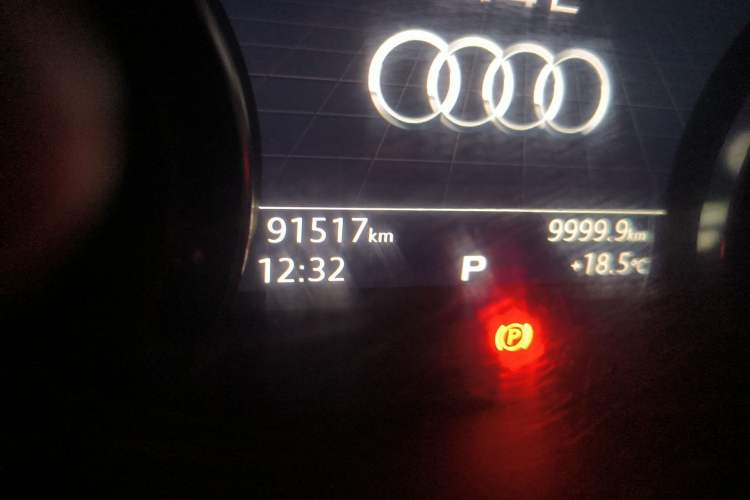 Used Audi A4L 2017 Plus 40 TFSI Fashion Model Odometer Close Up