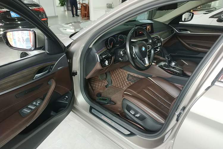 Used BMW 5 Series 2019 Facelifted 530Li Leading Edition Luxury Package