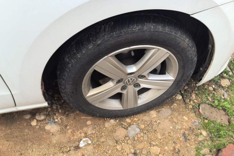 Used Volkswagen Golf Sportsvan 2018 1.6L Automatic Comfort Model Right Front Wheel Hub