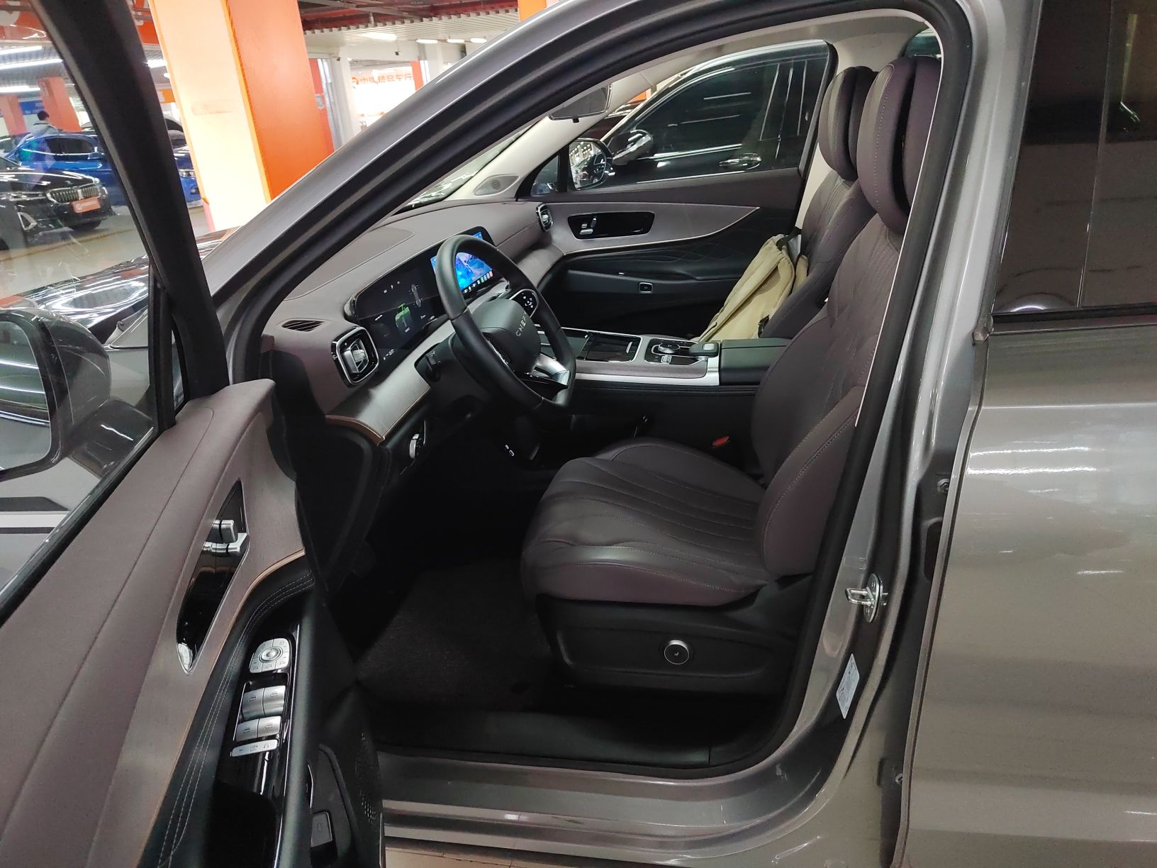 Переднее сиденье в автомобиле