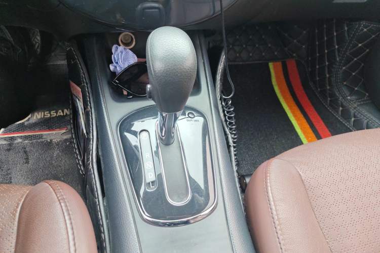 Used Nissan Tiida 2013 1.6L CVT Cool Cafe Edition Gear Lever