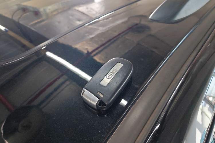 Used Jeep Grand Cherokee 2016 3.0L Comfort Navigation Edition Vehicle Key