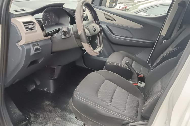 Used SAIC MAXUS EV30 2023 Pure-Electric Smart Logistics Expert with Long Wheelbase Guoxuan