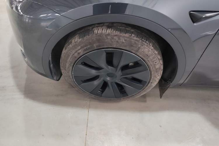 Used Tesla Model Y 2024 Long-Range All-Wheel-Drive Version