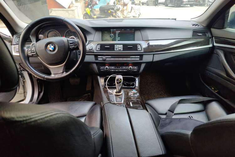 Used BMW 5 Series 2012 535Li Luxury Model Center Console
