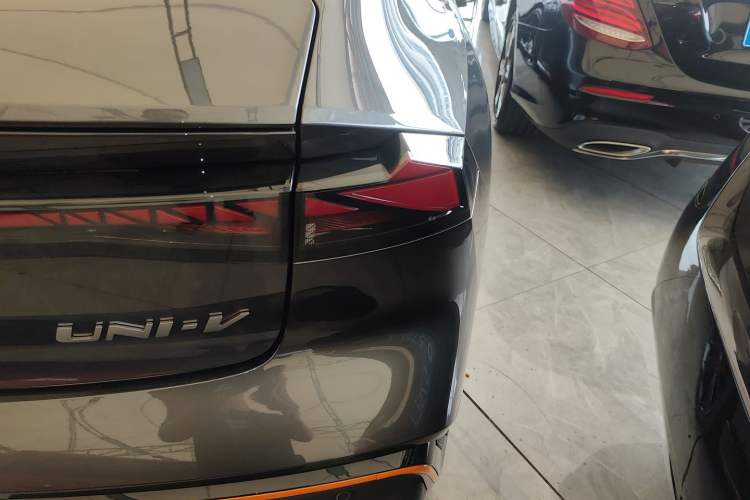 Used Changan UNI-V 2025 1.5T 500Bar High-Energy Sport Edition
