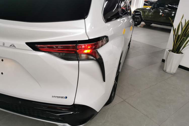 Used Toyota Granvia 2023 2.5L Hybrid Prestige PLUS Edition