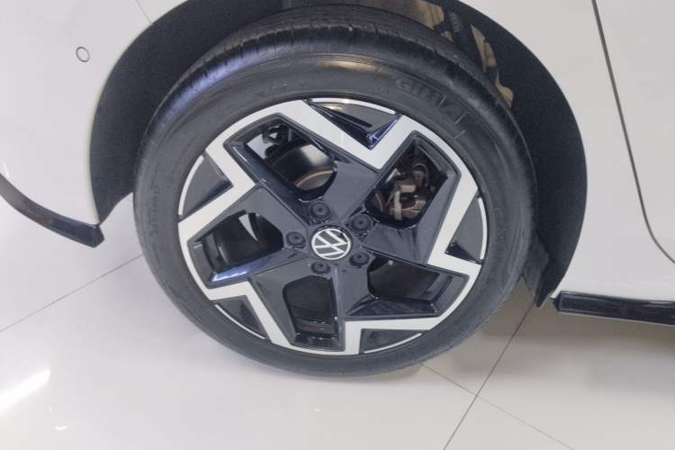 Used Volkswagen Golf 2025 300TSI R-Line Exterior 5