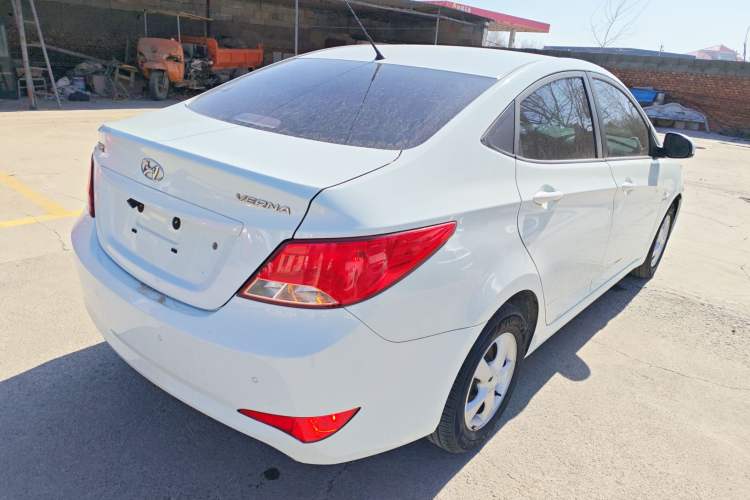 Used Hyundai Verna (older generation) 2014 1.4L Manual Smart GLS Trim
