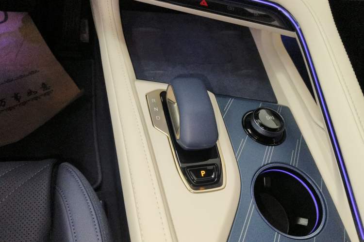 Used Zeekr 001 2025 YOU Edition 100 kWh All-Wheel Drive Gear Lever