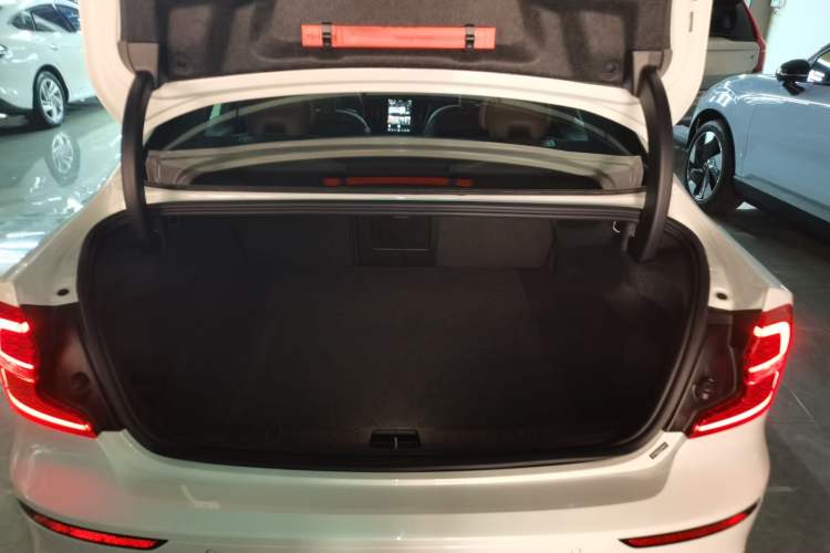 Used Volvo S60 2025 B4 Zhiyi Luxury Edition
