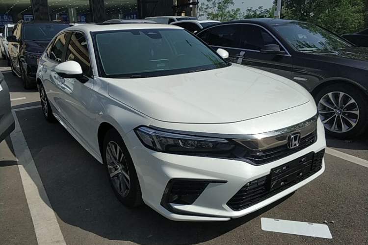 Used Honda Civic 2023 240TURBO CVT Dynamic · Center Stage Special Edition