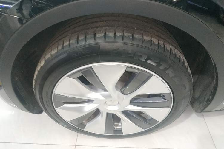 Used Tesla Model Y 2022 Revised Version Rear-Wheel Drive Left Front Wheel Hub