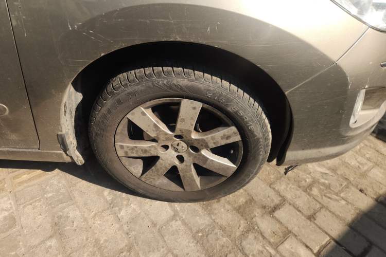 Used Peugeot 408 2011 1.6L Manual Comfort Edition Right Front Wheel Hub