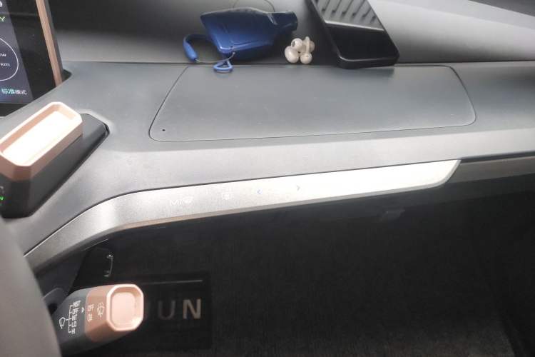 Used Baojun E200 2018 Intelligent Driving Edition Audio And AC Panel