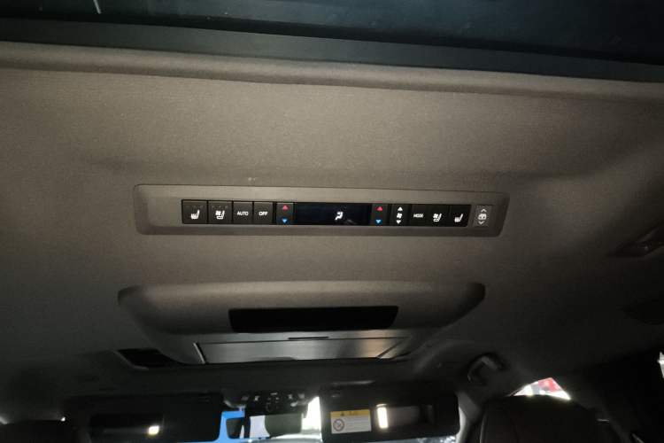 Used Toyota Granvia 2023 2.5L Hybrid Flagship VIP Edition