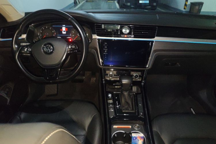 Used Volkswagen Phideon 2018 Revised Version 380TSI Two-Wheel Drive Business Edition Center Console