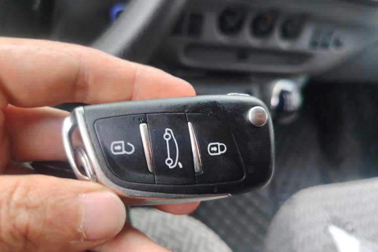 Used JMC Transit 2017 2.8T Commercial Version Short Wheelbase Mid-Roof 6/7/8-Seater JX493