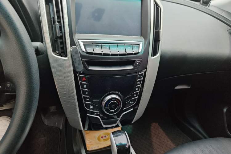 Used Luxgen U6 SUV 2016 1.8T Style Value Model Audio And AC Panel