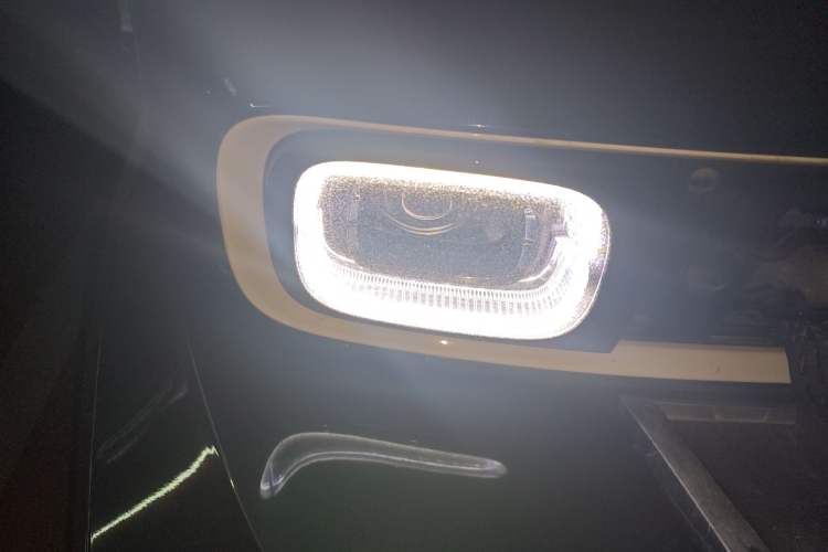 Used Baojun KiWi EV 2021 Artist Model Ternary Lithium Right Front Headlight