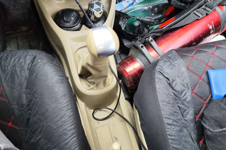 Used Nissan Livina 2010 Jingyue Edition 1.6L Manual All-Around Model Gear Lever