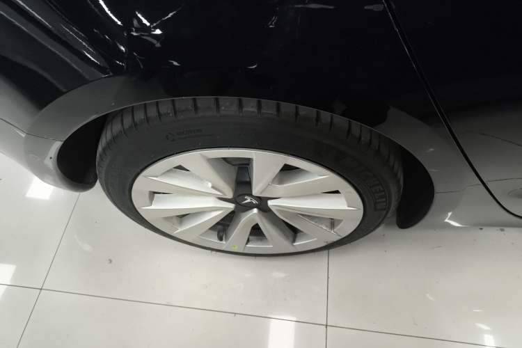 Used Tesla Model 3 2022 Rear-Wheel-Drive Version Right Rear Wheel Hub