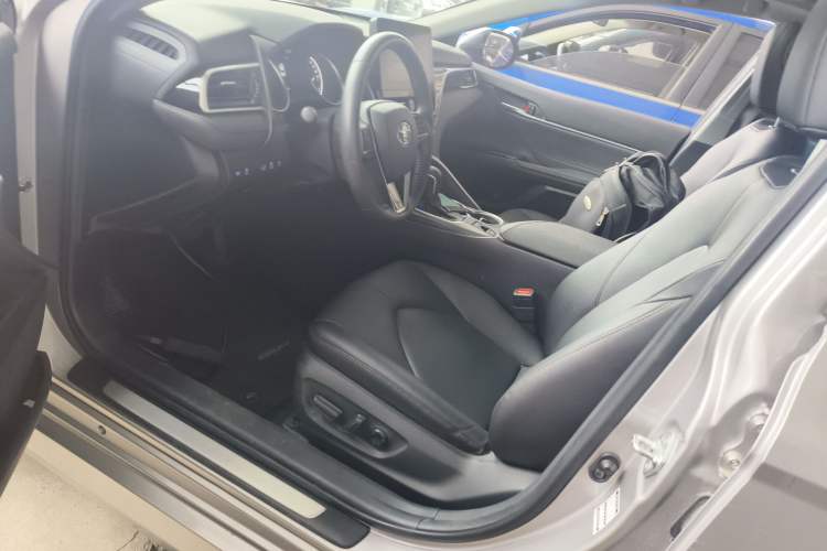 Used Toyota Camry 2021 2.0G Luxury Edition
