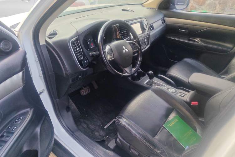 Used Mitsubishi Outlander 2013 2.4L 4x4 Luxury Navigation Edition 5 Seats
