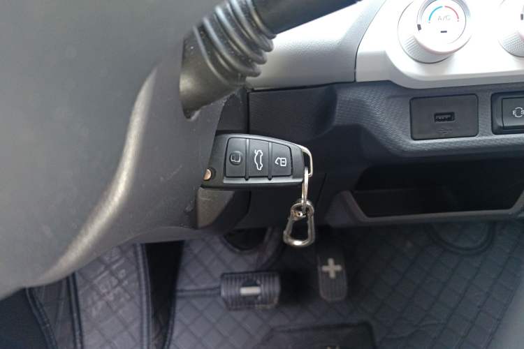 Used Chery QQ Ice Cream 2022 120km Conical Shape Lithium Iron Phosphate