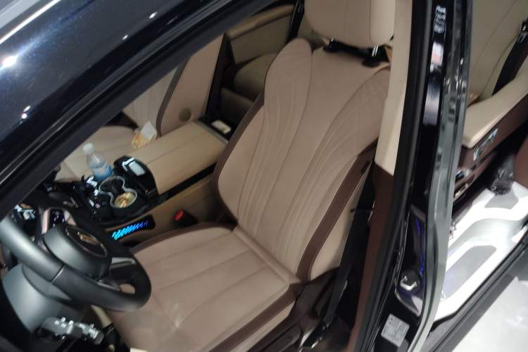 Used Hongqi HQ9 2024 2.0T Business Edition Left Front Seat