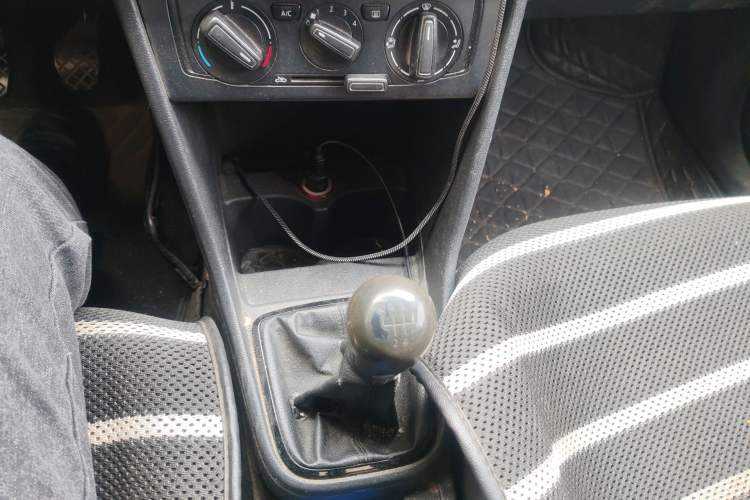 Used Volkswagen Jetta 2013 1.4L Manual Fashion Model Gear Lever