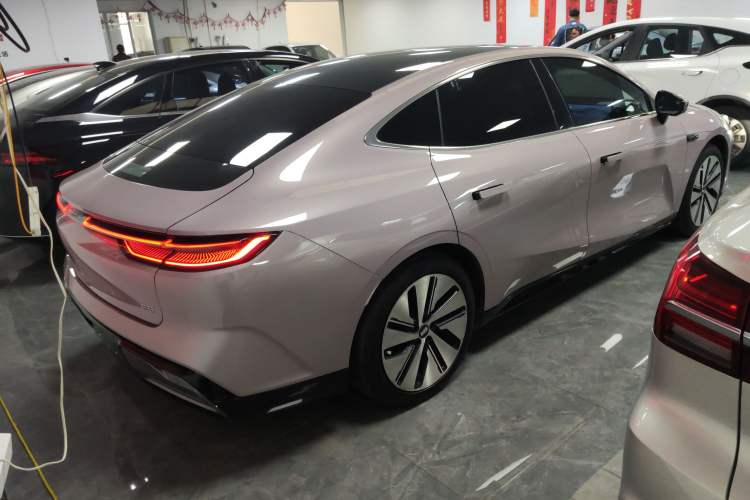 Used Geely Galaxy E8 2024 665 km Range Rear-Drive Starship Long-Range Version
