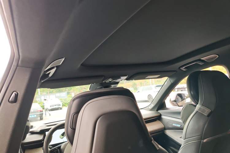 Used Lynk & Co 08 EM-P 2023 220km All-Wheel-Drive Performance Halo
