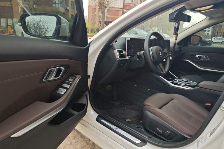 Used BMW 3 Series 2024 320i M Sport Package Driver Seat