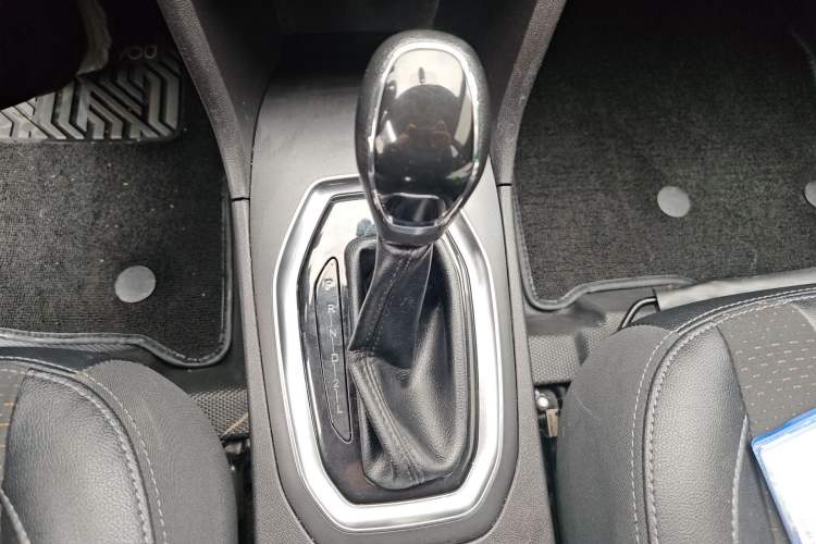 Used Chery Tiggo 3X 2018 1.5L Automatic Elite Edition Gear Lever