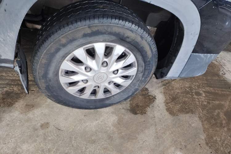 Used SAIC MAXUS Xintu V90 2022 2.0T Automatic Zhiyun King Rear-Drive Long Wheelbase High-Roof Design with Single Rear Tire—6/7 Seater