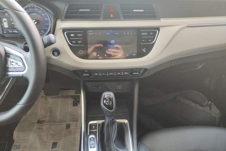 Used Geely Auto Vision X3 2020 1.5L CVT Luxury Model Audio And AC Panel