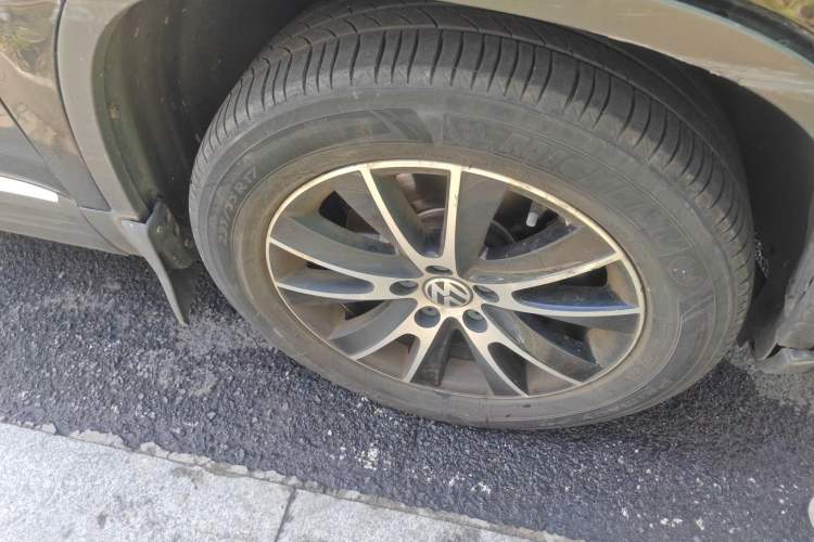 Used Volkswagen Tiguan L 2013 1.8 TSI Automatic All-Wheel Drive Luxury Model
