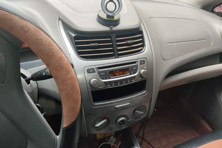 Used Chevrolet Sail 2010 Sedan 1.4L Manual Enjoyment Edition Audio And AC Panel