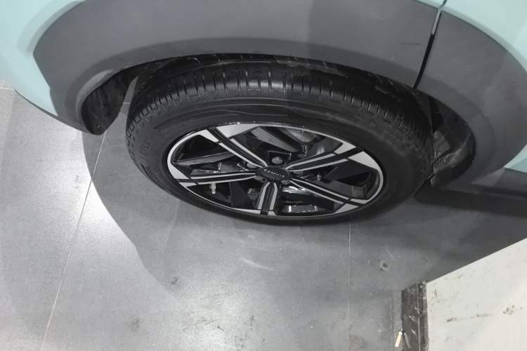 Used Lynk & Co 06 EM-P 2023 EM-P 126 Long-Range Halo Right Rear Wheel Hub