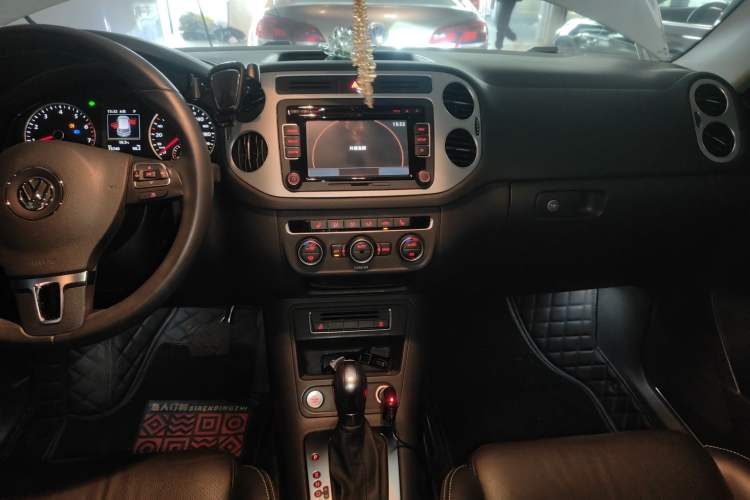 Used Volkswagen Tiguan 2016 300TSI Automatic Two-Wheel Drive Luxury Edition Audio And AC Panel