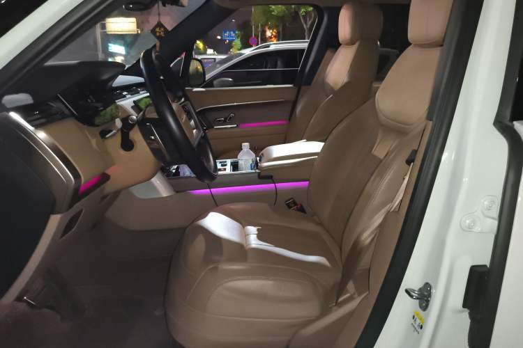 Used Land Rover Range Rover 2023 3.0 L6 400 PS Prestige Seven-Seater Extended Version
