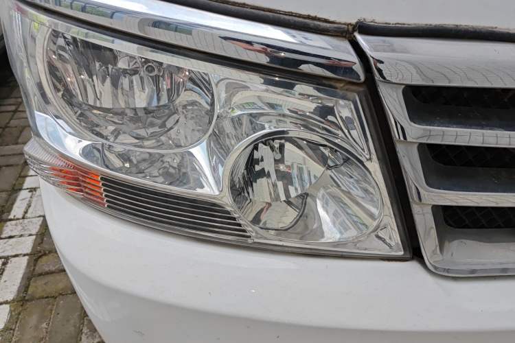 Used Jinbei Hiace 2014 2.0L Fifth-Generation Xiangyun Comfort Type 1 4G20C Right Front Headlight