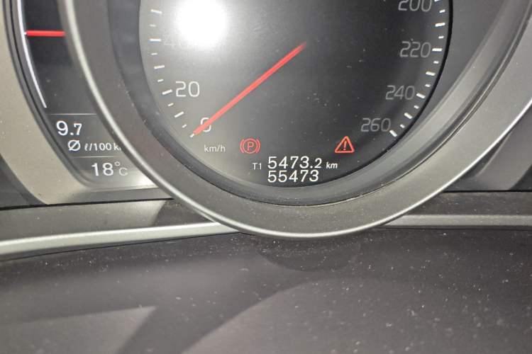 Used Volvo V40 2017 T3 Zhiya Edition Odometer Close Up