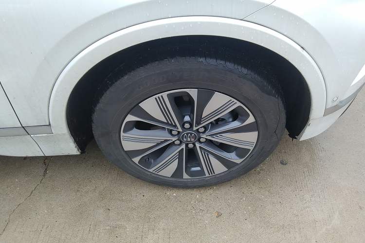 Used Buick E5 2025 Model 620KM Prestige Edition Exterior 4